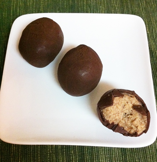 Mini Chocolate Almond Butter Easter Eggs (1)